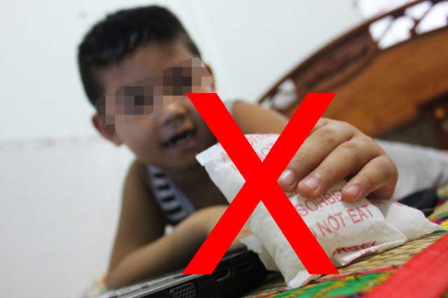 Trẻ ăn phải gói hút ẩm có sao không? Cách xử lý nhanh nhất Trẻ-Ăn-Phải-Gói-Hút-Ẩm