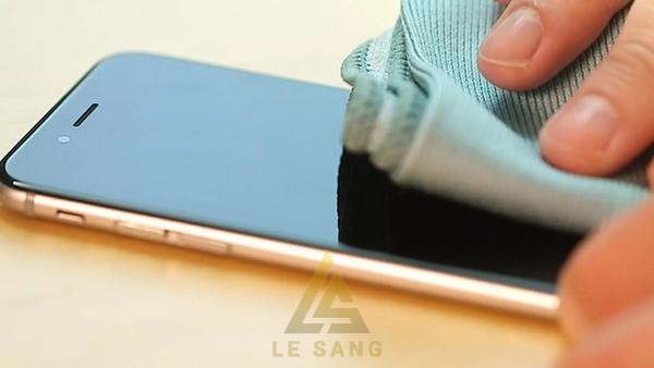 Cách hút ẩm điện thoại bằng gạo