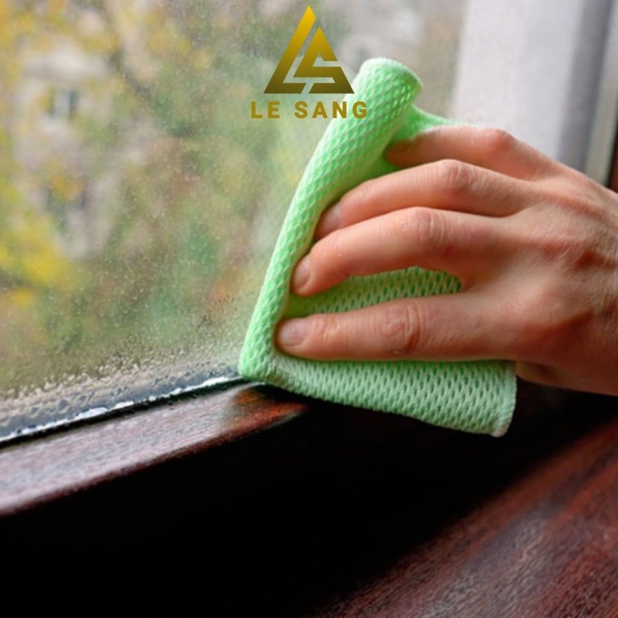 co-nen-mua-may-hut-am-khi-troi-nom